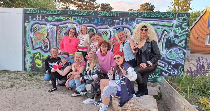 Das Team der Boy Lornsen Schule feierte eine 80er-Jahre-Party! Das Team der Boy Lornsen Schule feierte eine 80er-Jahre-Party!