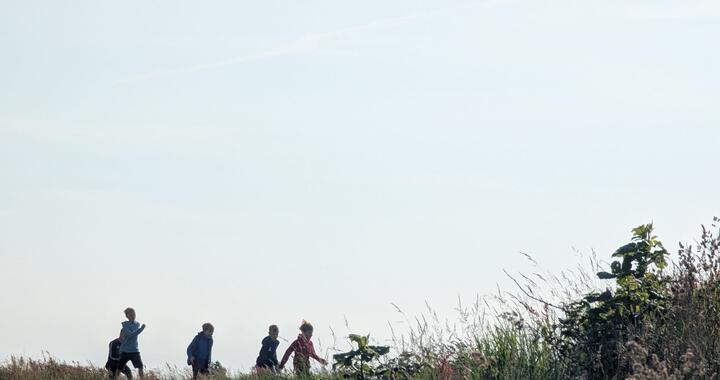 Die Klasse 2a auf Ausflug zur Tinnum-Burg Die Klasse 2a auf Ausflug zur Tinnum-Burg